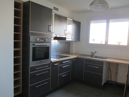 Location Appartement 3 pièces 77m² - Photo 4