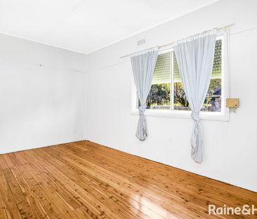 Well Presented & Centrally Located - Photo 3