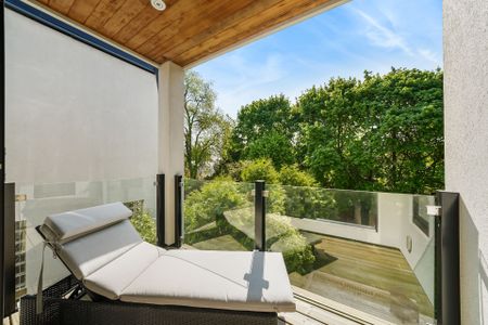 For Lease - 17 Nesbitt Drive, Toronto, Ontario - Photo 4