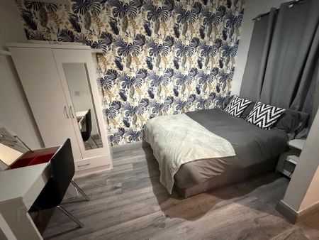 1 75 Eglinton Street, Portrush, BT56 8DZ - Photo 4