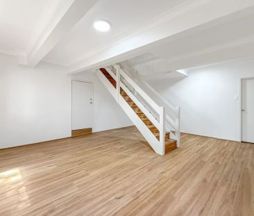 Recently Refurbished, Oversized Townhouse For Lease - Photo 5