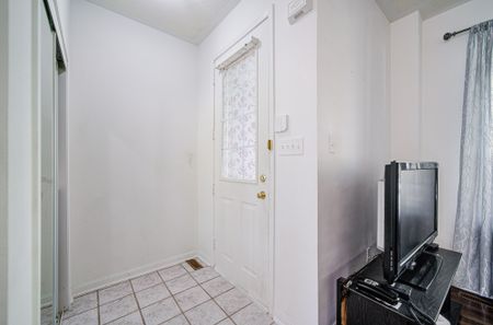 For Lease - 81 White's Hill Avenue, Markham, Ontario - Photo 3