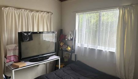 Tidy Family Home - Photo 3