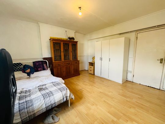 3 Bed Flat, Penrose House, SE17 - Photo 1