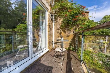 Bourne Banks, Branksome Wood Road, Bournemouth, BH4 - Photo 3