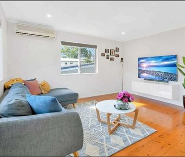 18 Sibyl Street, Southport QLD 4215 - House For Rent | Domain - Photo 1