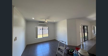 4 Bedroom Lowset Home in Edmonton - Photo 3