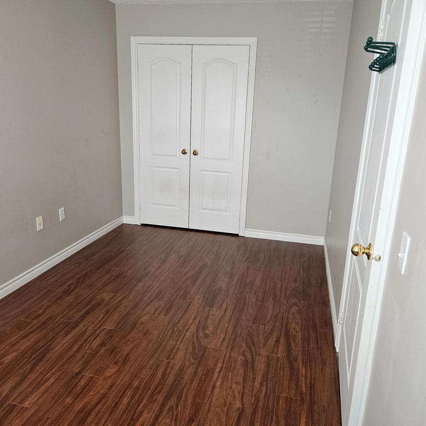 For Lease - 926 Ledbury Crescent, Mississauga, Ontario - Photo 1