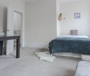 Room in a Shared Flat, Coldharbour Lane, SW9 - Photo 1