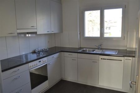 Quiet and central 2.5-room apartment in Baar - Foto 3