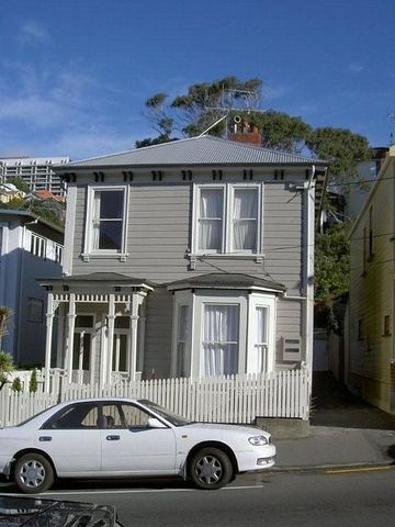 Charming Te Aro 1BR Flat w/ Courtyard - Photo 5