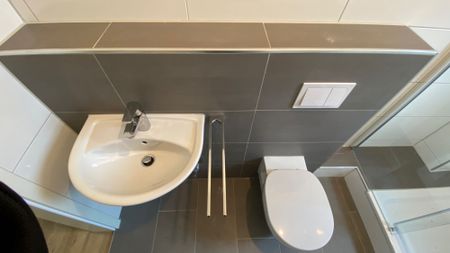 *** Riskieren Sie einen Blick! Charmante Altbauwohnung mit Duschbad! *** - Photo 2