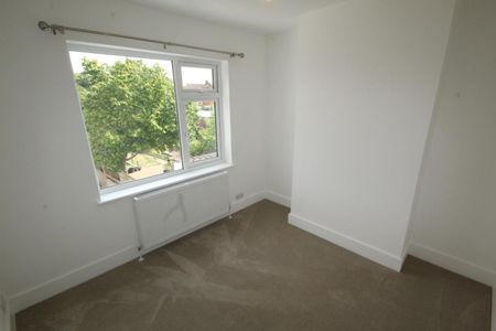 Heathview Avenue, Crayford - Photo 3