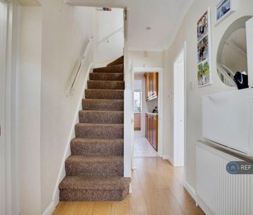 4 bedroom semi-detached house to rent - Photo 5