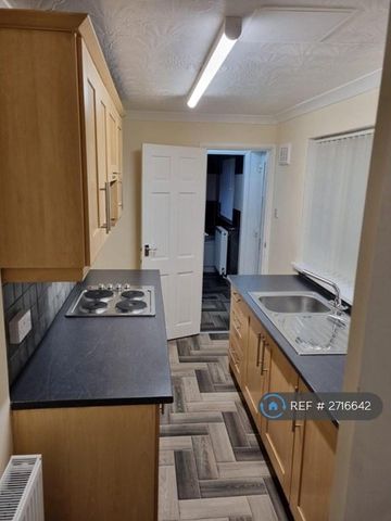 2 bedroom terraced house to rent - Photo 2