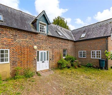Two bedroom flat nestled in the heart of a private Estate - Photo 5