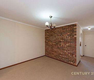 Unfurnished 2 Bedroom Apartment in a Secure Complex. - Photo 2