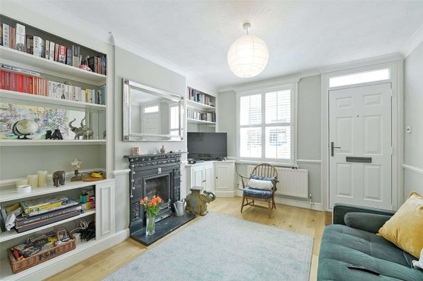 Charming three bedroom Victorian home with private garden - Photo 1
