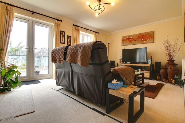 3 bedroom detached bungalow to rent - Photo 1