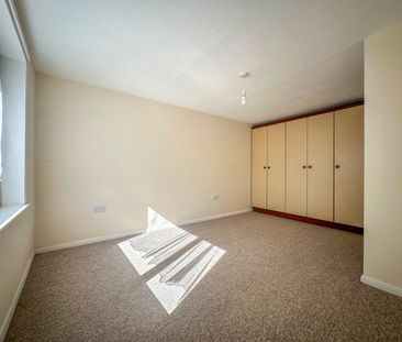 Scunthorpe, North Lincolnshire - Photo 2