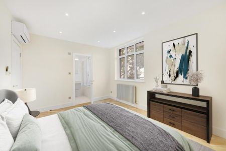 3 bedroom flat in South Kensington - Photo 5