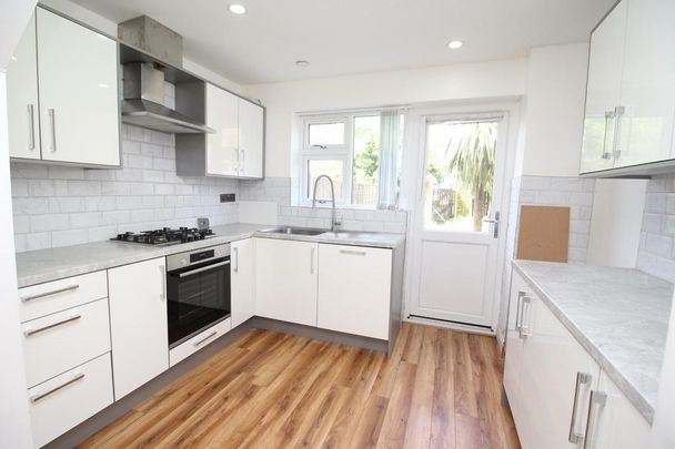 3 bedroom terraced house to rent - Photo 1