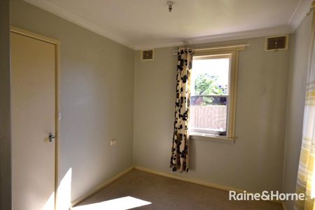 Affordable Three Bedroom - Photo 3
