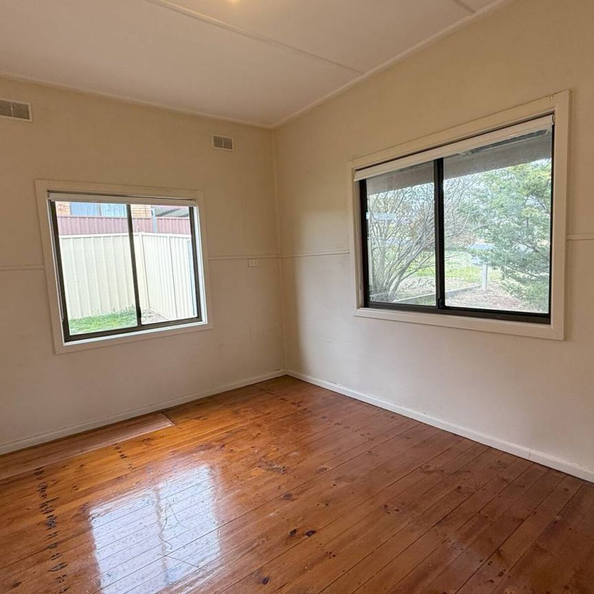 1/7 Victoria Street, Cooma - Photo 1
