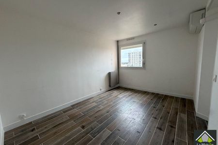 T4/5 ENTIEREMENT RENOVE 91 M² SALON DE PCE - Photo 3