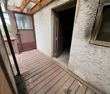 3284 Princess St. Unit 1, 3 bed, 1 bath - Photo 4