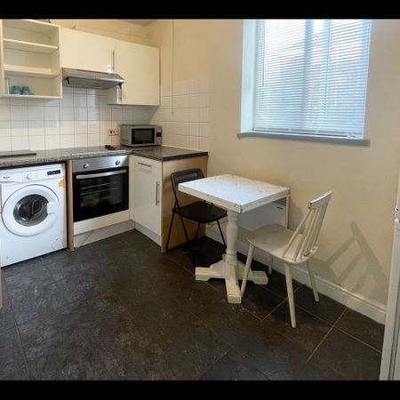 Studio Flat, Southampton, SO14 - Photo 3