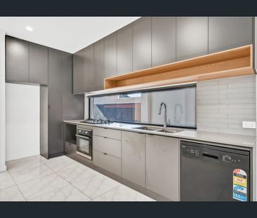 Stylish Townhouse in Great Location! - Photo 4