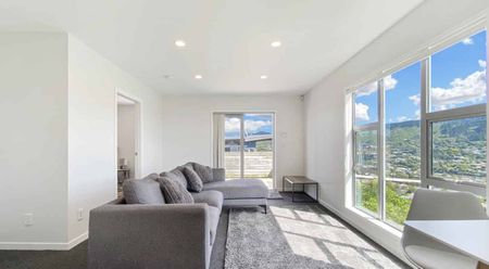 Welcome to 98a Woodman Drive in Tawa. - Photo 2