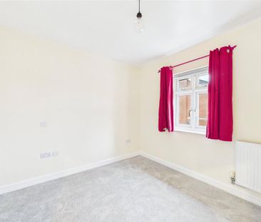 4 bedroom end of terrace house to rent - Photo 3