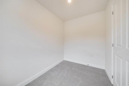 4 bedroom terraced house to rent - Photo 4