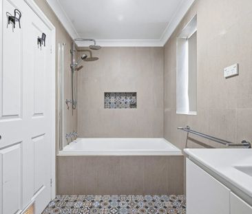 Large 5 bedroom Home Plus Teenage Retreat - Photo 4