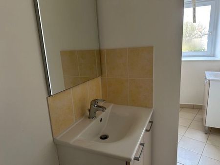 Location Appartement 3 pièces 72m² JOIGNY 89300 - Photo 2