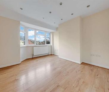 Deer Park Gardens, Mitcham, CR4 - Photo 1