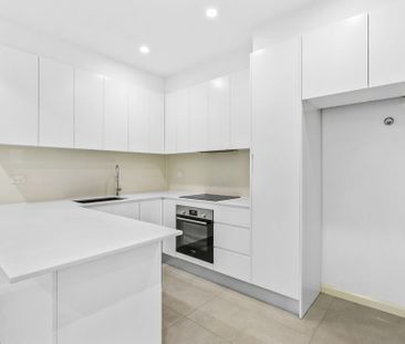 Luxuriously Designed, Near New, Stylish And Sun Kissed Executive St... - Photo 1