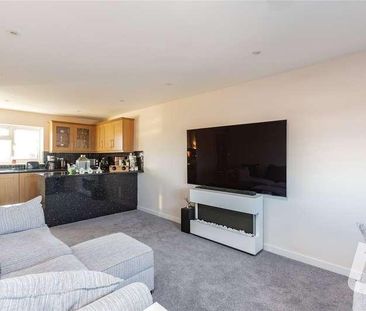 Alderney Gardens, Wickford, Essex, SS11 - Photo 3