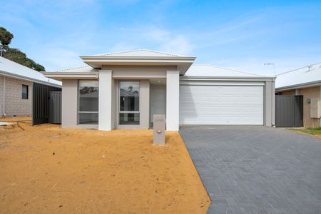 Lovely Four Bedroom Home in Byford - Photo 4