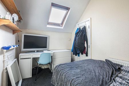 4 bedroom flat to rent - Photo 5