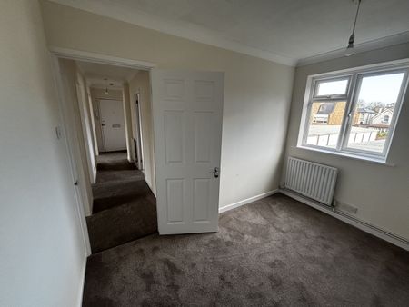 3 Bed Flat, Beverley Hyrst, CR0 - Photo 4