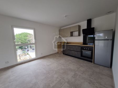 Appartement à louer 2 pièces (56.5 m²) meublé à MIRAMAS, - Photo 4