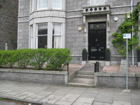 2 bedroom flat to rent - Photo 1