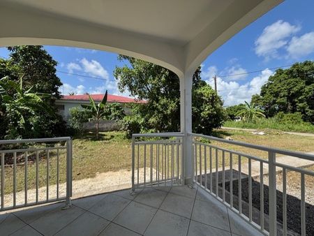 Deux pièces à Perrin aux Abymes - LONGFORT IMMOBILIER - Photo 4