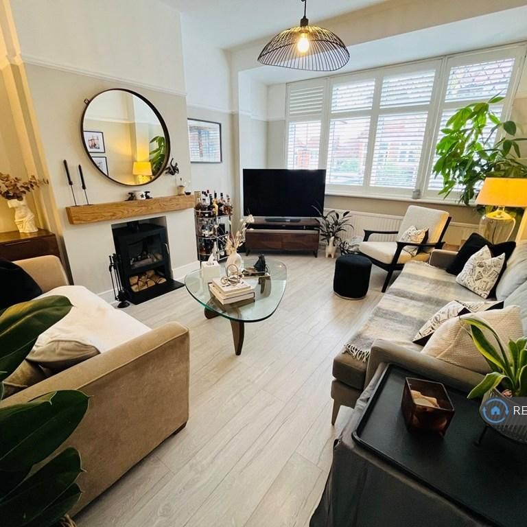 1 bedroom in a house share to rent - Photo 1