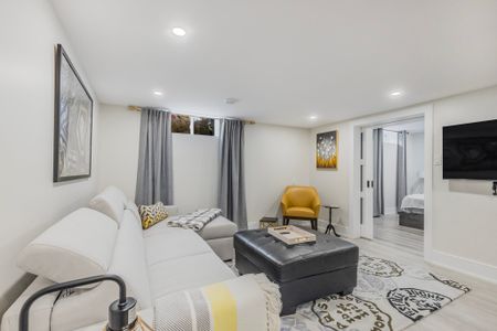 For Lease - 12 Tower Court Unit# Lower, Bradford West Gwillimbury, Ontario - Photo 2