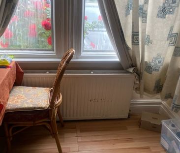 Room in a Shared House, Essex House, W3 - Photo 3