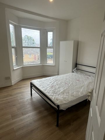 2 Bed Terraced House, Vittoria Street, CH41 - Photo 2